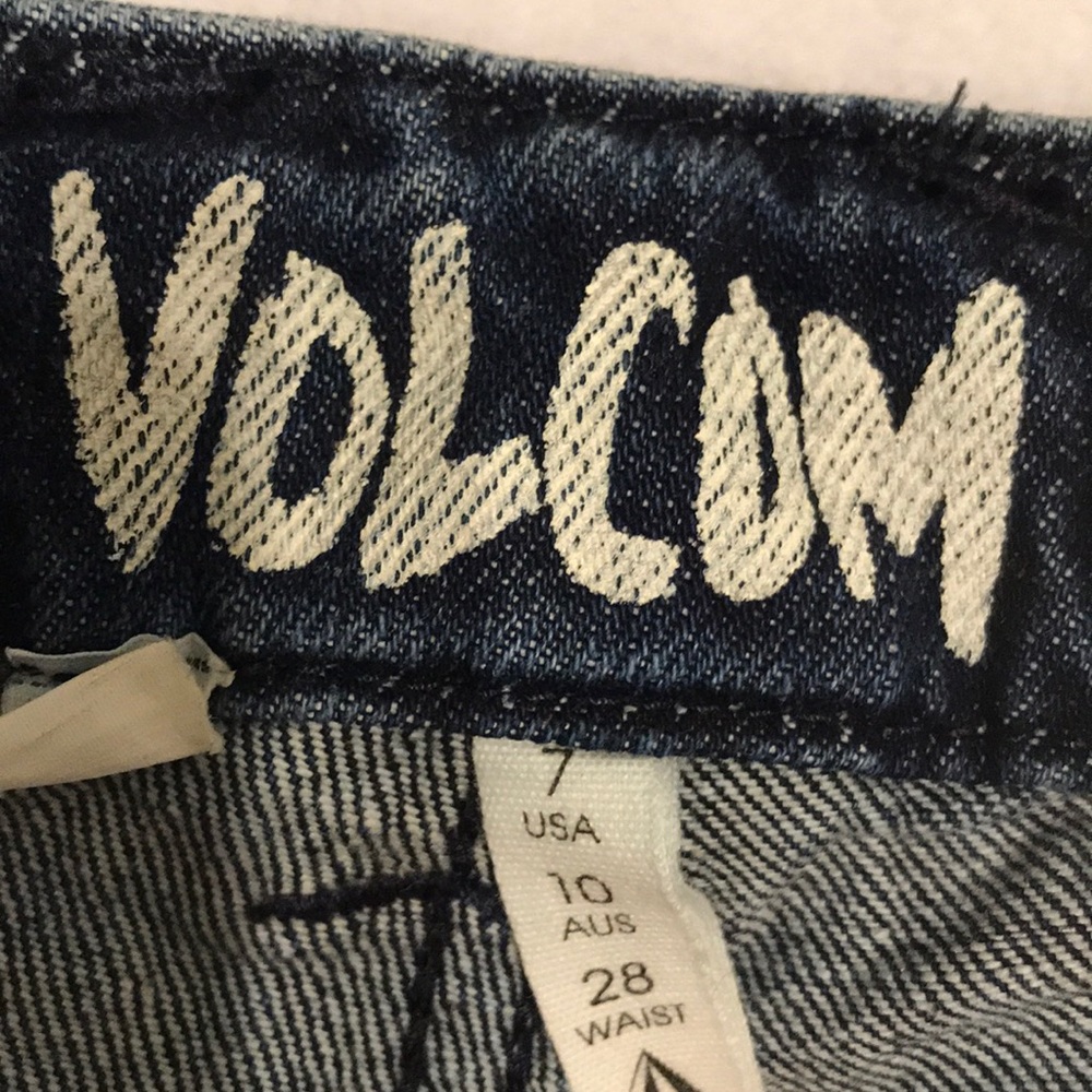 Volcom shorts - Picture 2 of 3
